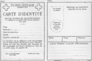 Modèle de carte d'identité pour les membres du personnel sanitaire et religieux attachés aux forces armées sur mer